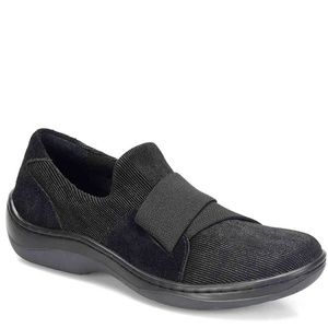 BORN WILKINS STRECH SLIP-ONS